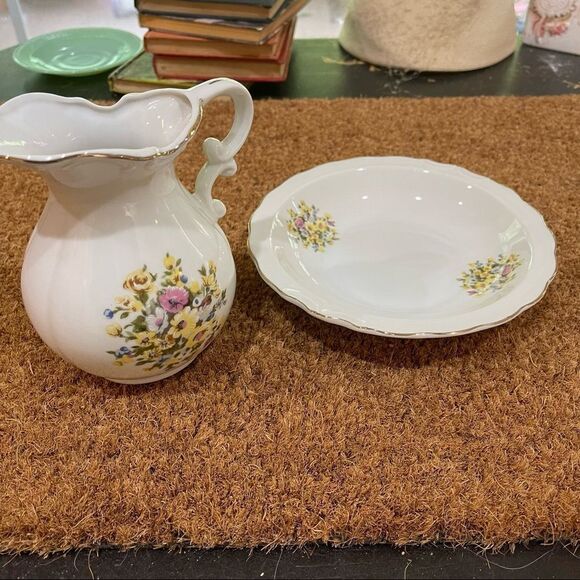 Antique Floral Pitcher and Basin red Japan stamp - Picture 2 of 4